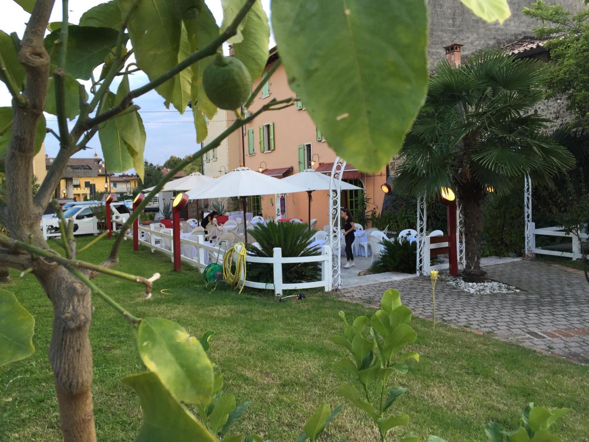 Albergo Al Cacciatore Tortellinando Valeggio sul Mincio Exteriör bild