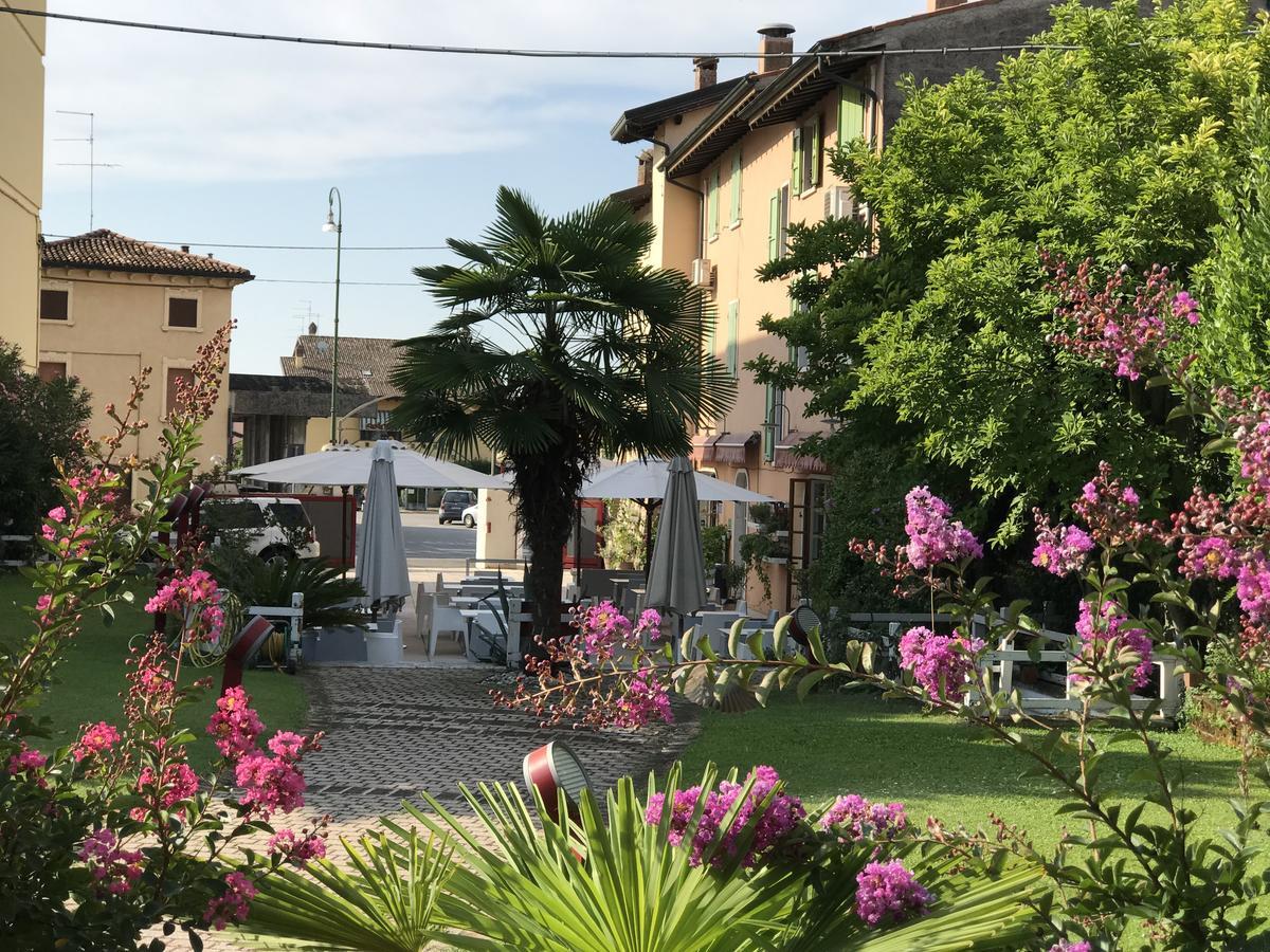Albergo Al Cacciatore Tortellinando Valeggio sul Mincio Exteriör bild